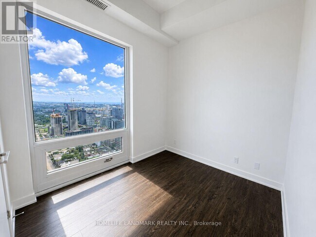 Photo - 88 Queen St E Unit 5202