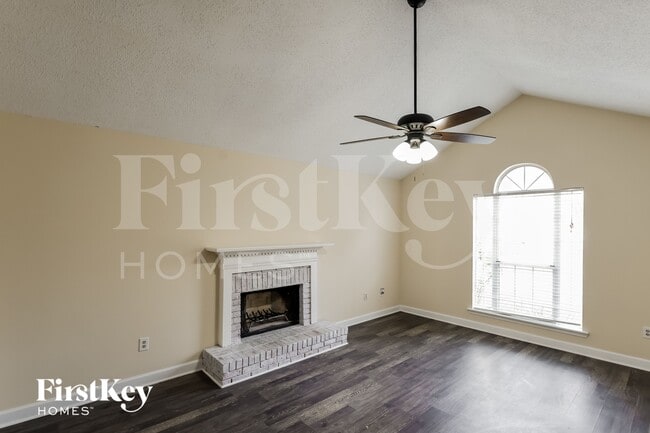 Photo - 102 Carriage Dr