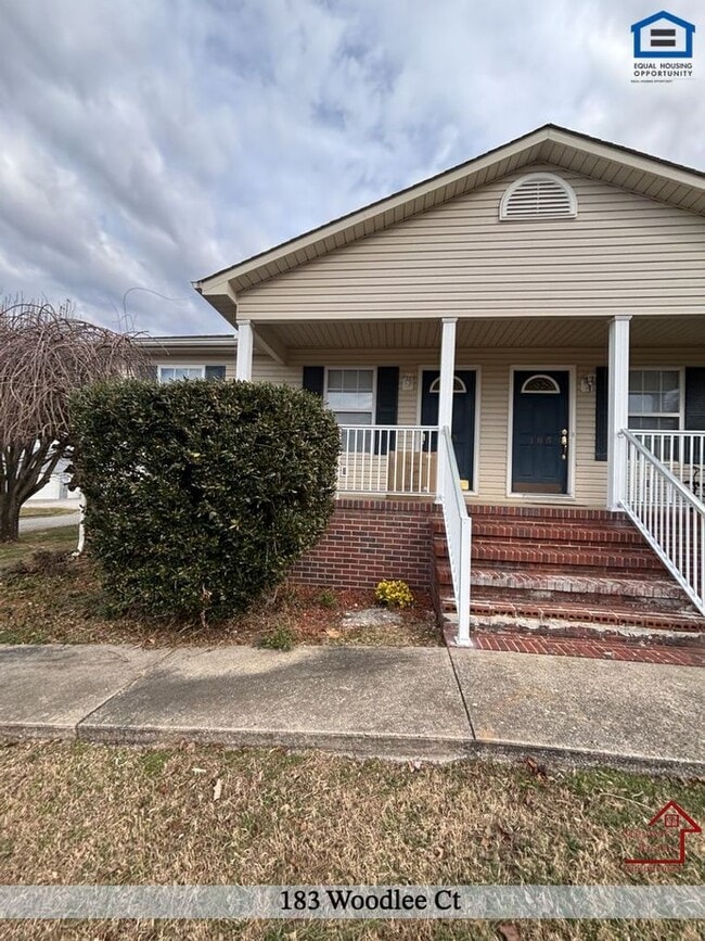 Photo - 183 Woodlee Ct