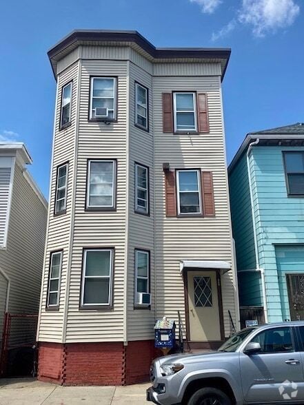 Building Photo - 232 Bennington St Unit 3 Rental