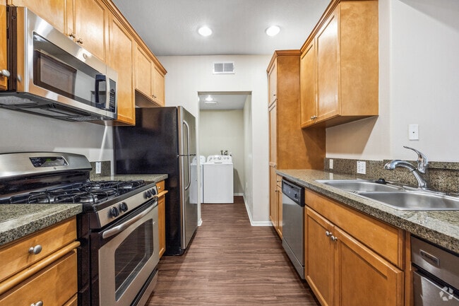 1BR, 1BA - 745SF - Kitchen