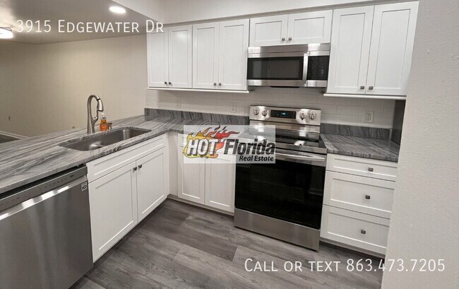 3915 Edgewater Dr