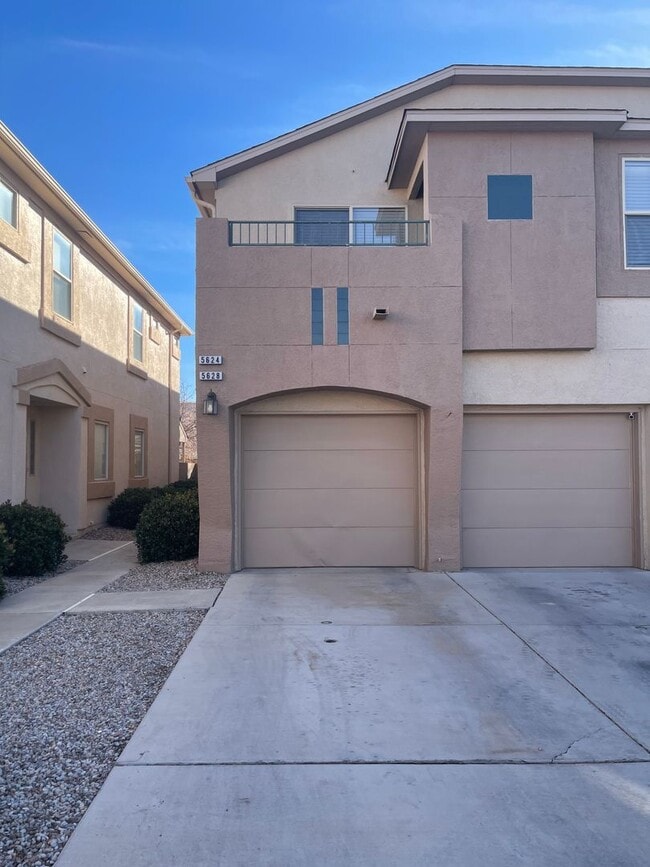 Building Photo - Gated community, 2 Br, 2 Ba, 1 car garage Rental