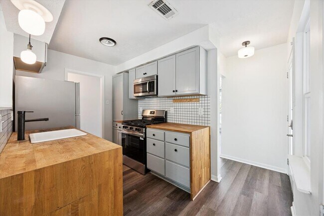 Photo - 8505 Parkfield Dr