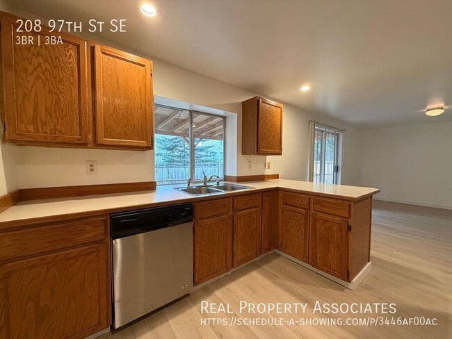 Photo - 208 97th St SE