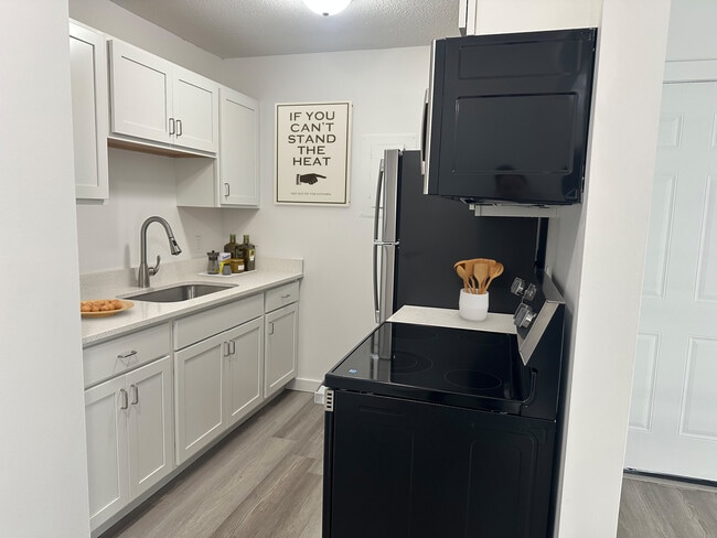 5566 2BD-Cocina - Forest View On 11th