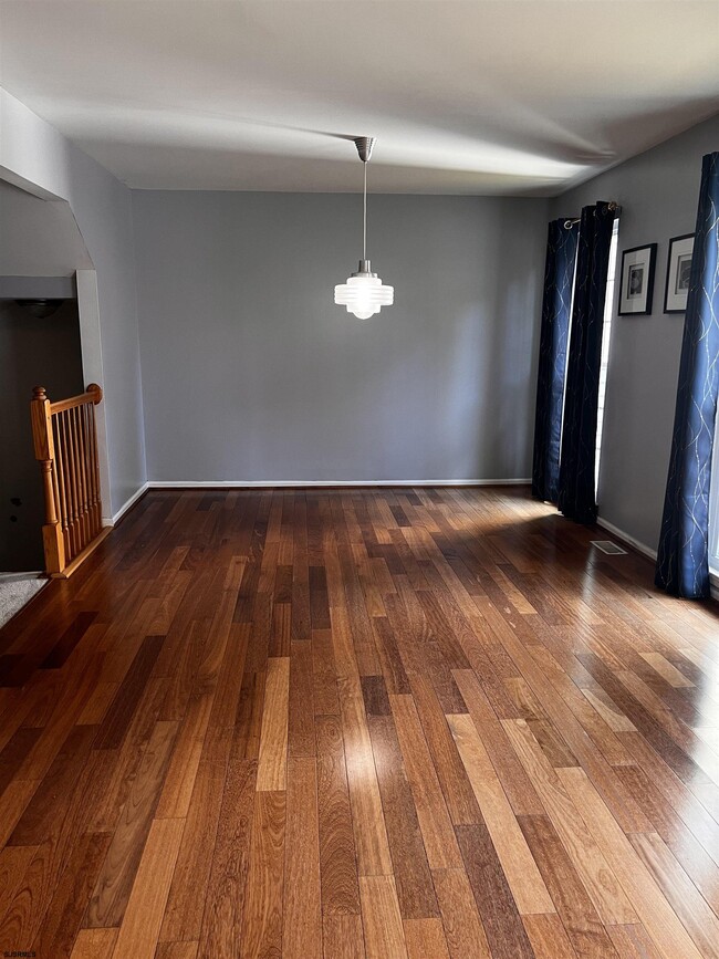 Photo - 704 St Thomas Dr