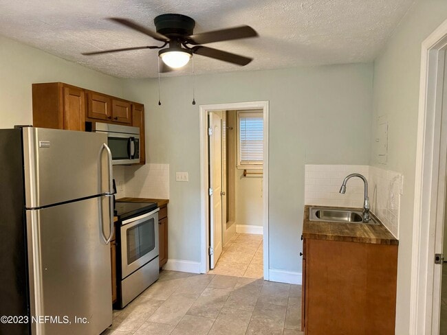 Building Photo - 4415 St Johns Ave Unit DOWNSTAIRS Rental