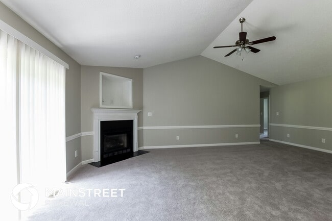 Photo - 208 James Crossing