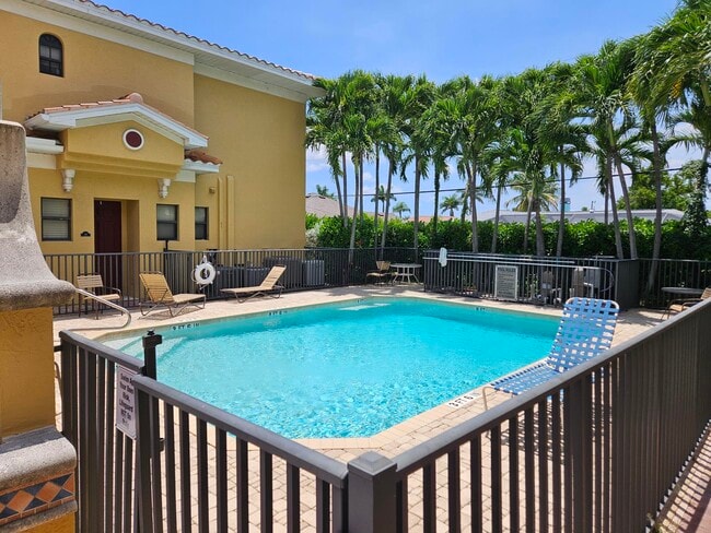 Building Photo - 4828 SW 17th Pl Unit Tuscany Villas Rental