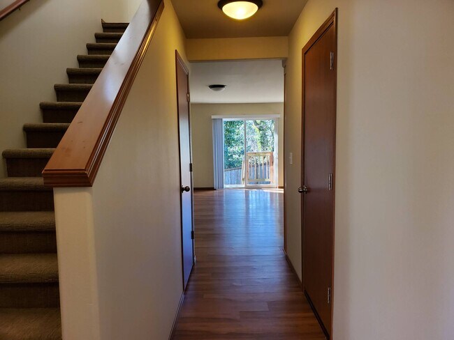 Photo - 421 N 3rd Ave SW