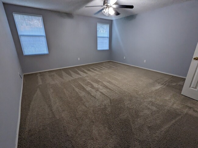 Photo - 16424 Red River Ln