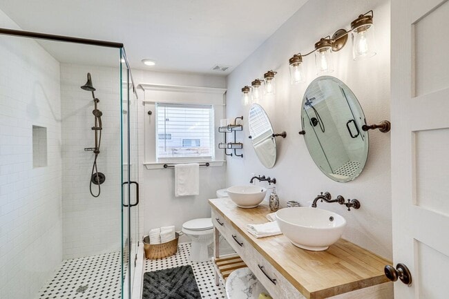 Photo - 1406 Edwards St