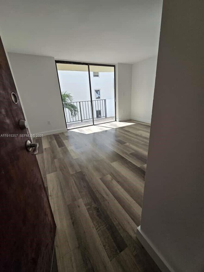 Photo - 1673 Bay Rd Unidad 301