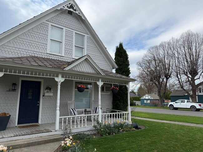 Building Photo - 801 Guernsey St