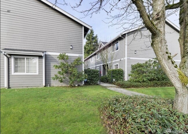 Photo - 4656 N Pearl St Unit 1