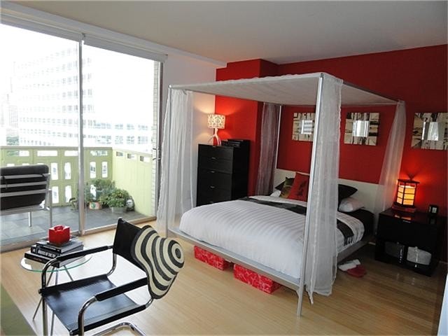 Building Photo - 2016 Main St Unit 1217