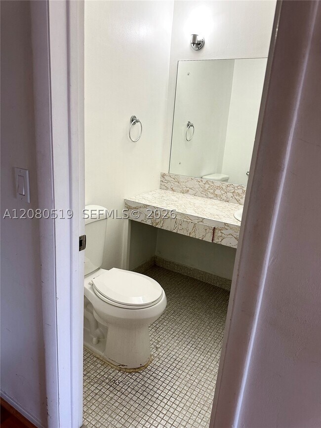 Photo - 1400 NE 169th St Unit 305