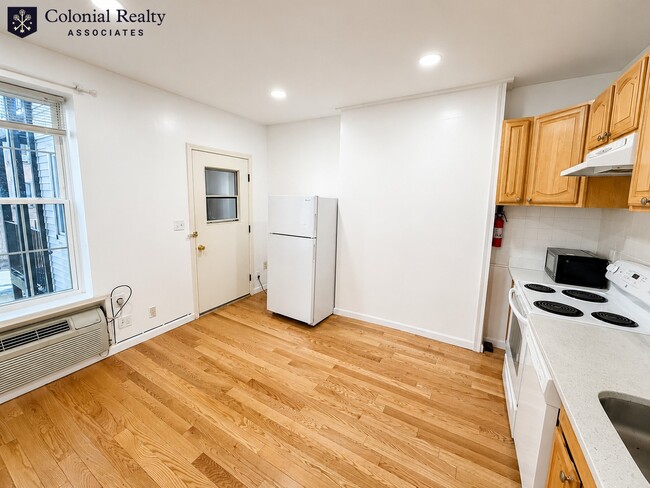 Photo - 74 Tyler St