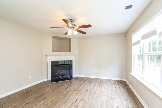 Photo - 1405 Braveheart Ln