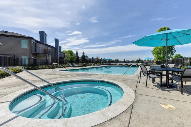 Building Photo - Lakeview Village