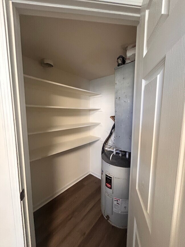 Building Photo - 1021 Fords Pointe Cir