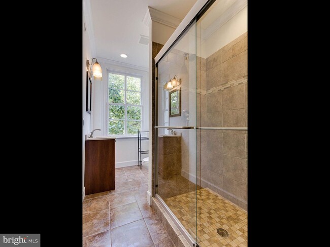 Full Bath off of Kitchen/Dining - 322 S Washington St Unit Upper