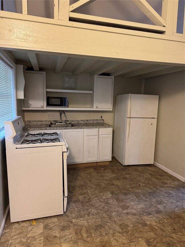 Photo - 900 Mohawk Dr