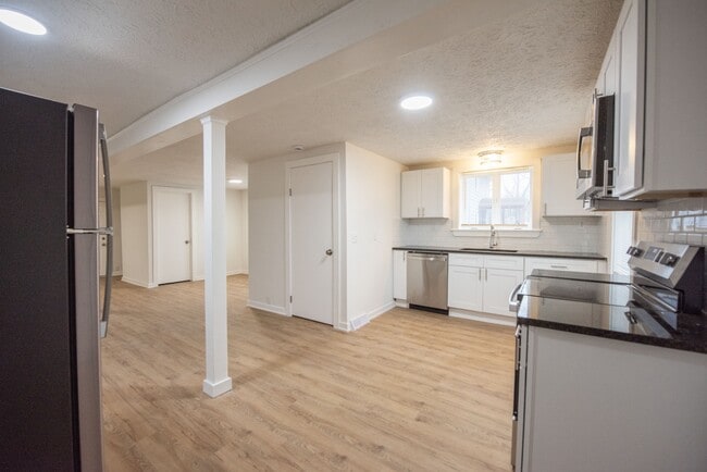 Photo - 16781 Akron St