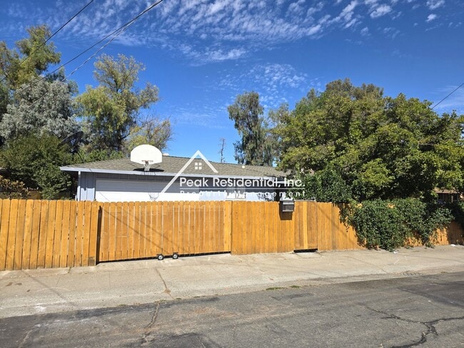 Building Photo - Easy access to everything just sout of Dow... Rental