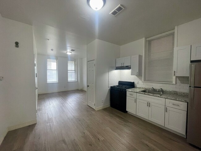 Building Photo - 1311 W Allegheny Ave Unit 1 Rental