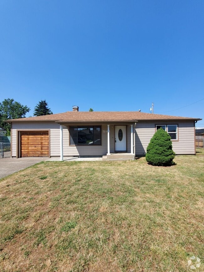 Building Photo - 2 Bedroom home with RV parking and large y...