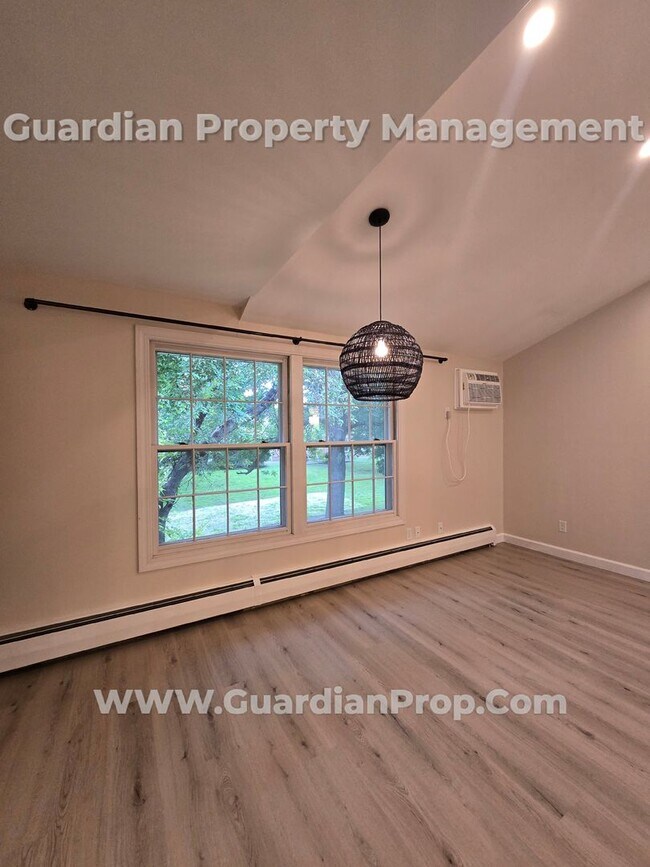 Photo - Available now! Oct. Move-in special! Hopki... Unit 6