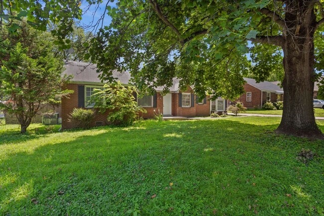 Photo - 1001 Horseshoe Dr