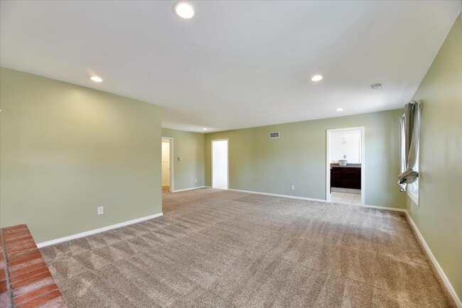 Photo - 5341 Waring Rd