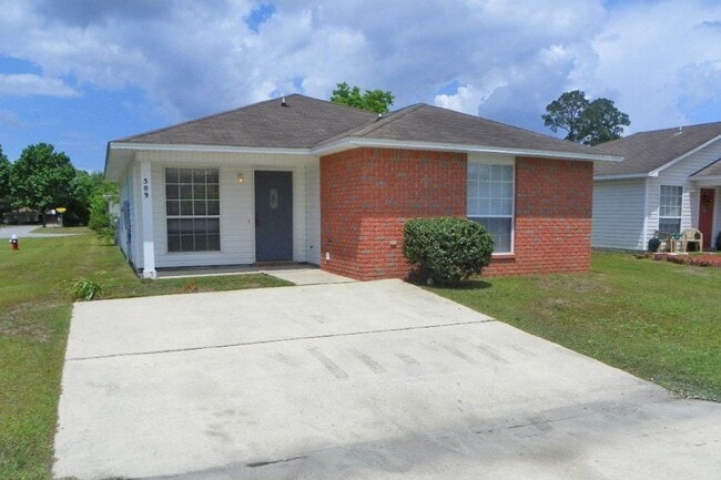 Building Photo - Southwest Pensacola 3BR/2BA Patio Home Ava...