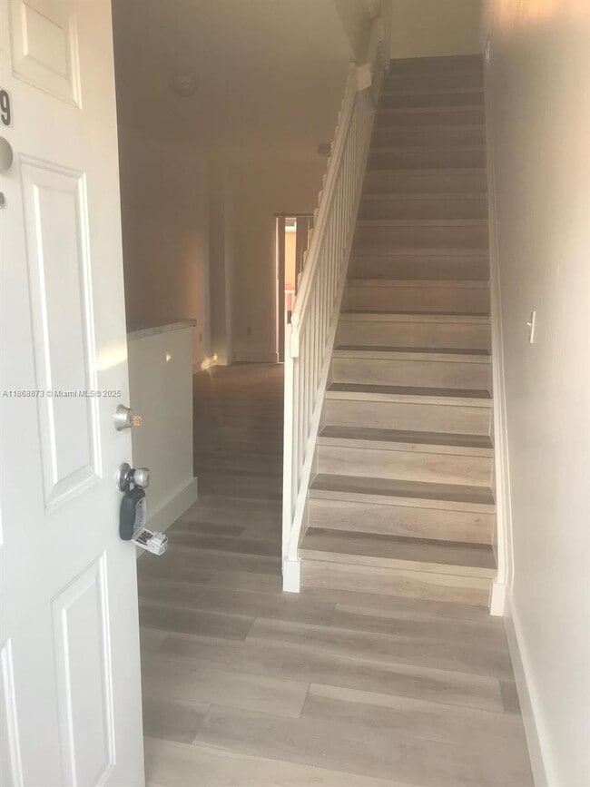 Building Photo - 928 SW 3rd St Unit 209 Rental