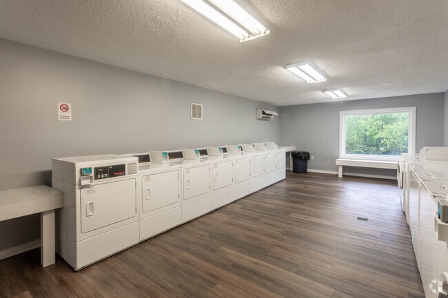 Building Photo - Manchester Lake Townhomes