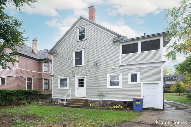 Photo - 1333 Wealthy St SE Unit 2