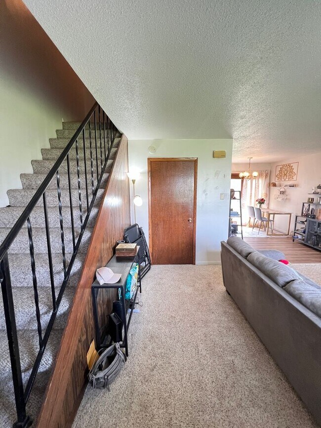 Photo - AVAILABLE MAY - Large 2 Bedroom Apartment! Unit 1610 N 32nd St