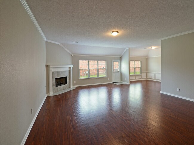 Photo - 3 Bed, 2 bath with over 2000 sq feet near Riverdale and Stateline Rd