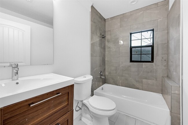 Photo - 1633 Fourcade St