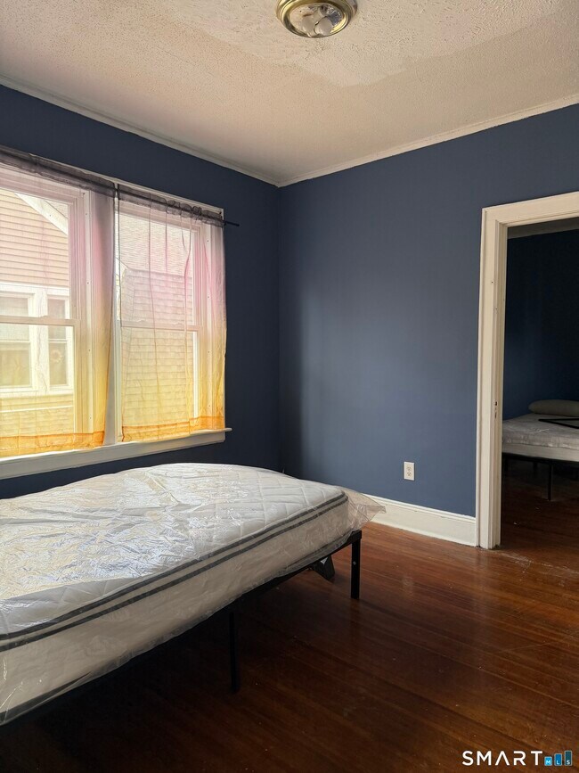 Photo - 502 Edgewood St