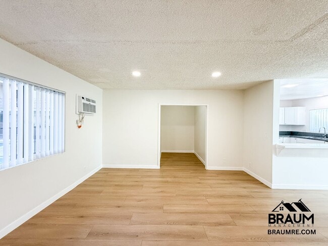 Photo - 13115 Oxnard St Unit 4
