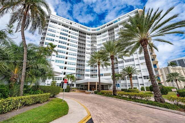 Building Photo - 100 Golden Isles Dr Unit 104