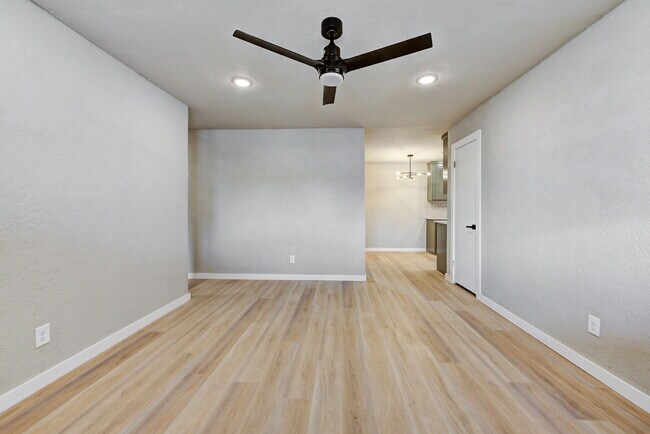 Photo - 320 NW 86th St
