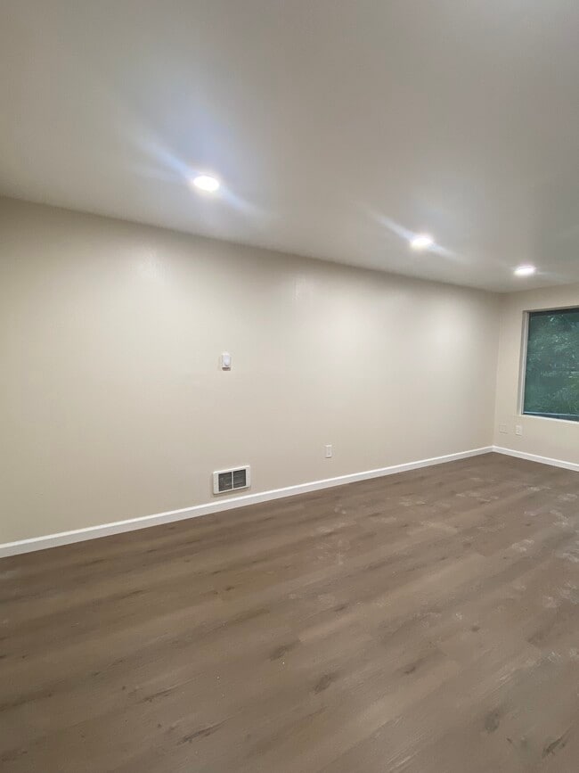 Photo - 13908 SE Newport Way