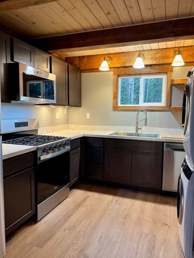 Photo - MOOSE CABIN