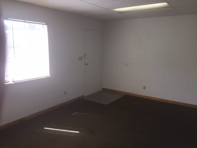 $495 Livingroom - Collegewood Apartments