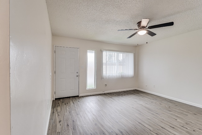 Photo - 1005 Mira Loma Dr